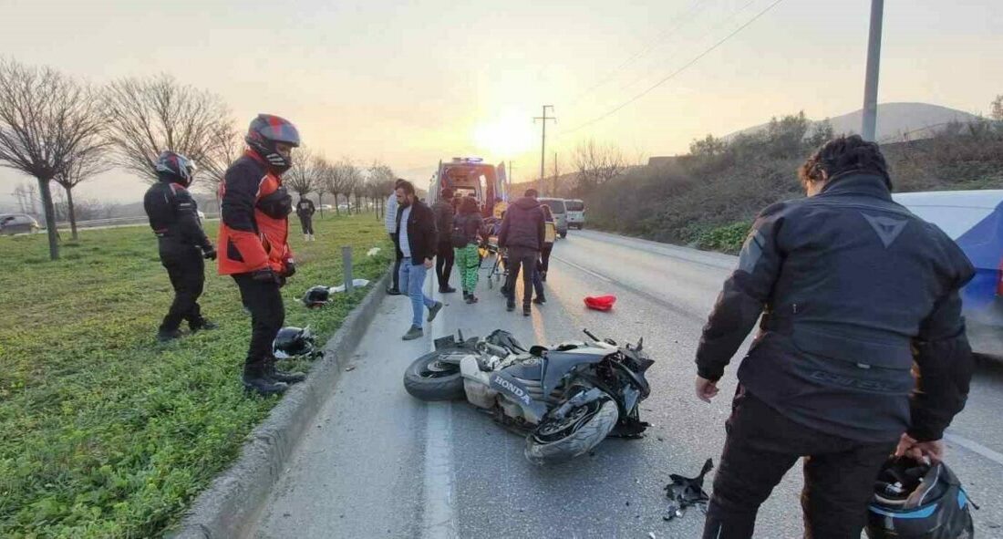 Bursa’nın Orhangazi ilçesinde otomobile arkadan çarpan motosikletin sürücüsü ağır yaralandı.